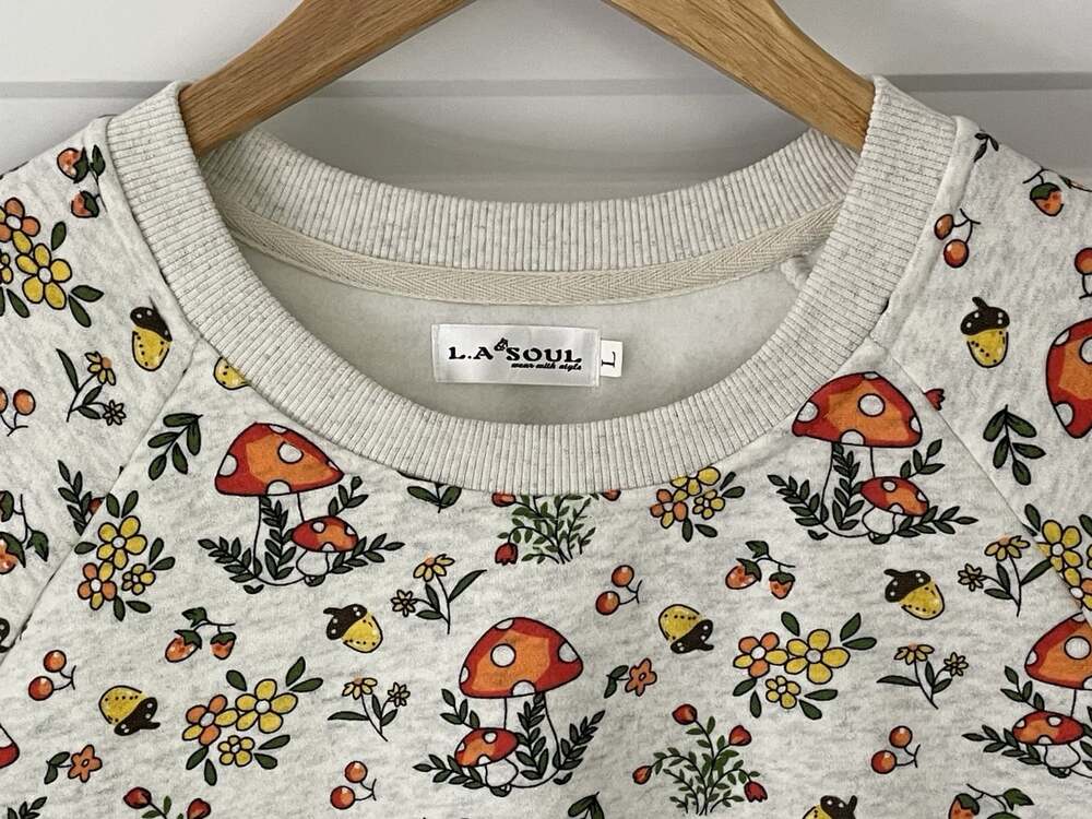 New LA SOUL Trippy Hippie Groovy Mushroom Womens L Sweatshirt Fleece Lined NWOT